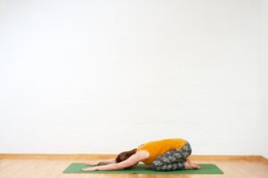 Online vs Offline Yoga Classes – Which is Best?